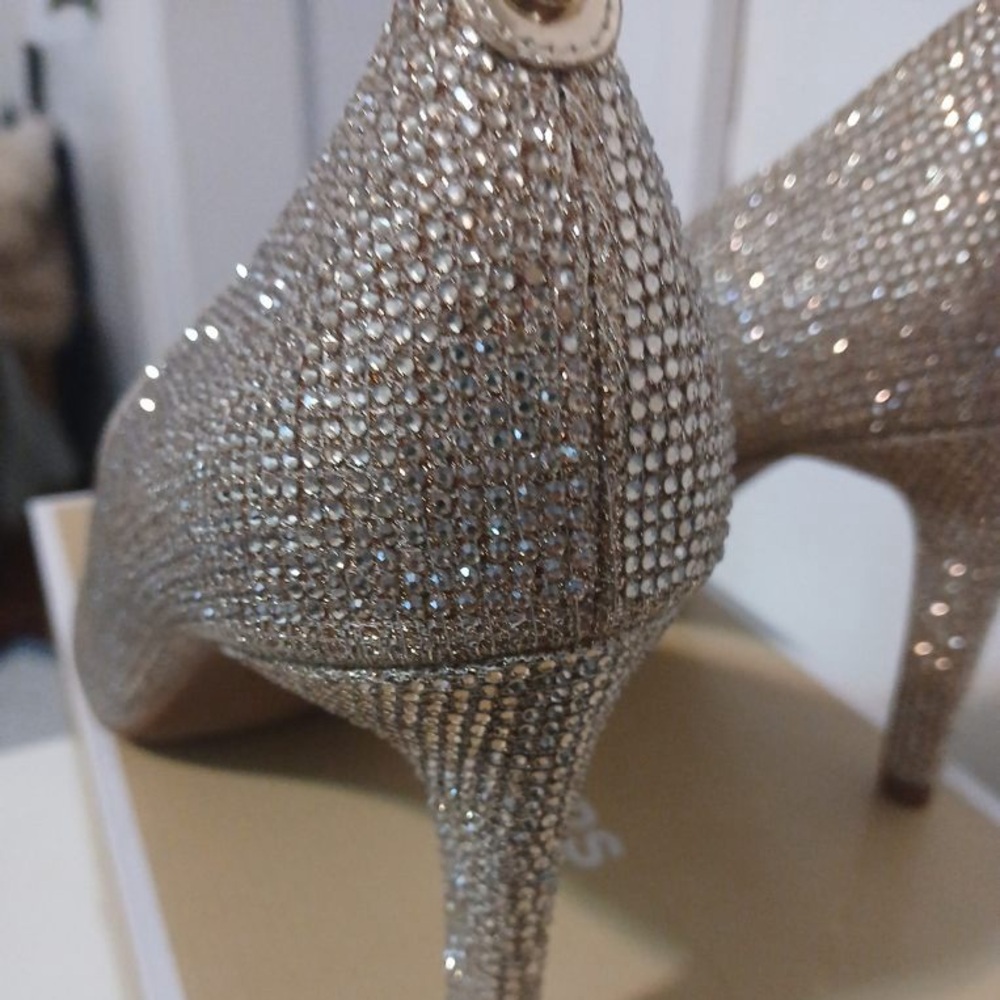 Shoes - Picture 4 of 4